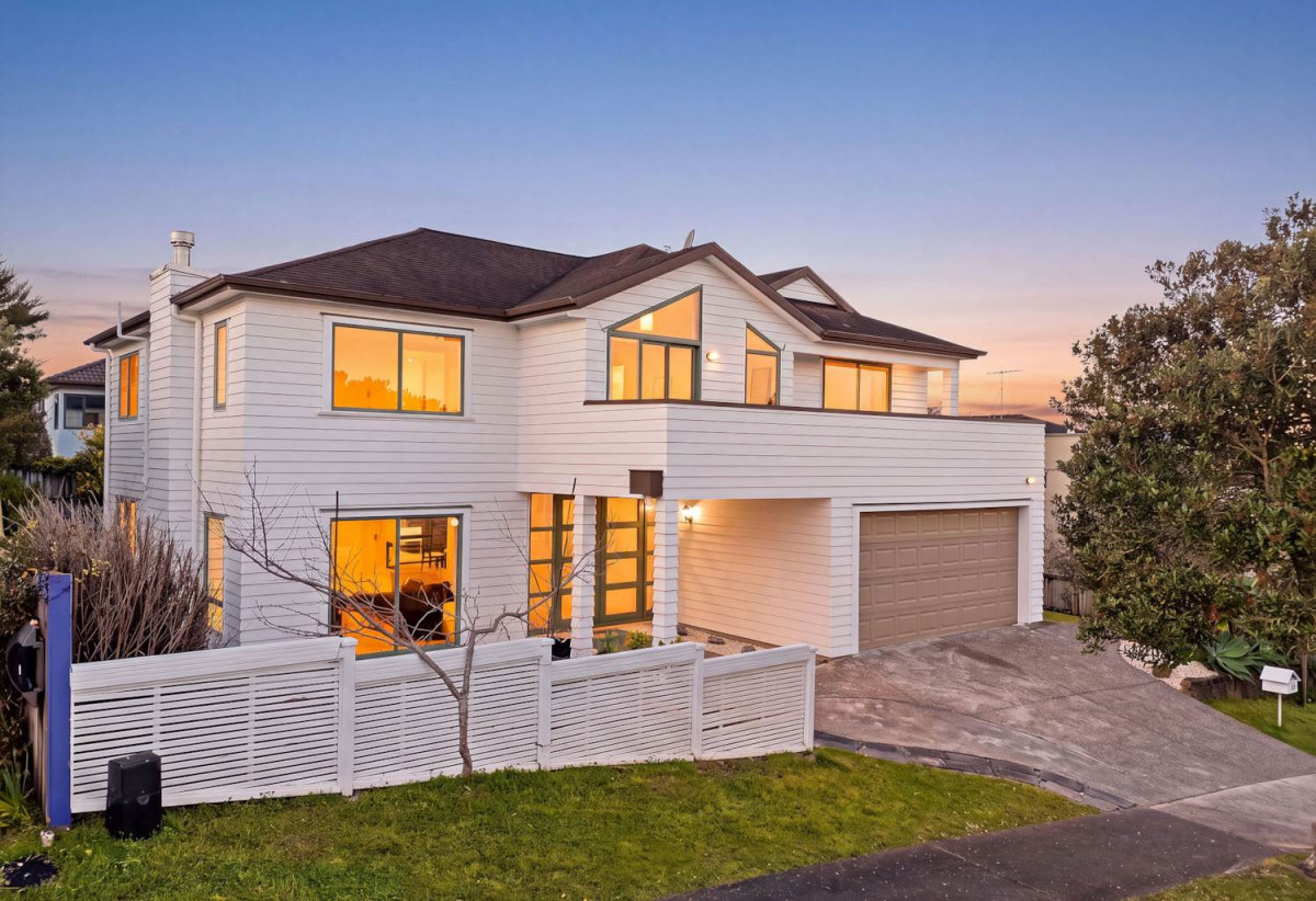 501m2 section, 6 beds 3 baths house with double garage, 46 Joy Street, Albany, Auckland
