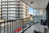 Must sell, Auckland Girls’ Grammar School zone, 61m2 Freehold 1 bed 1 bath apartment with car park, Access to the communal rooftop deck with panoramic harbour, Sky Tower, and city views, Current weekly rental income of $550/p.w, with a fixed term to 15 Feb 2027, 2A/31 Day Street, City Centre, Auckland