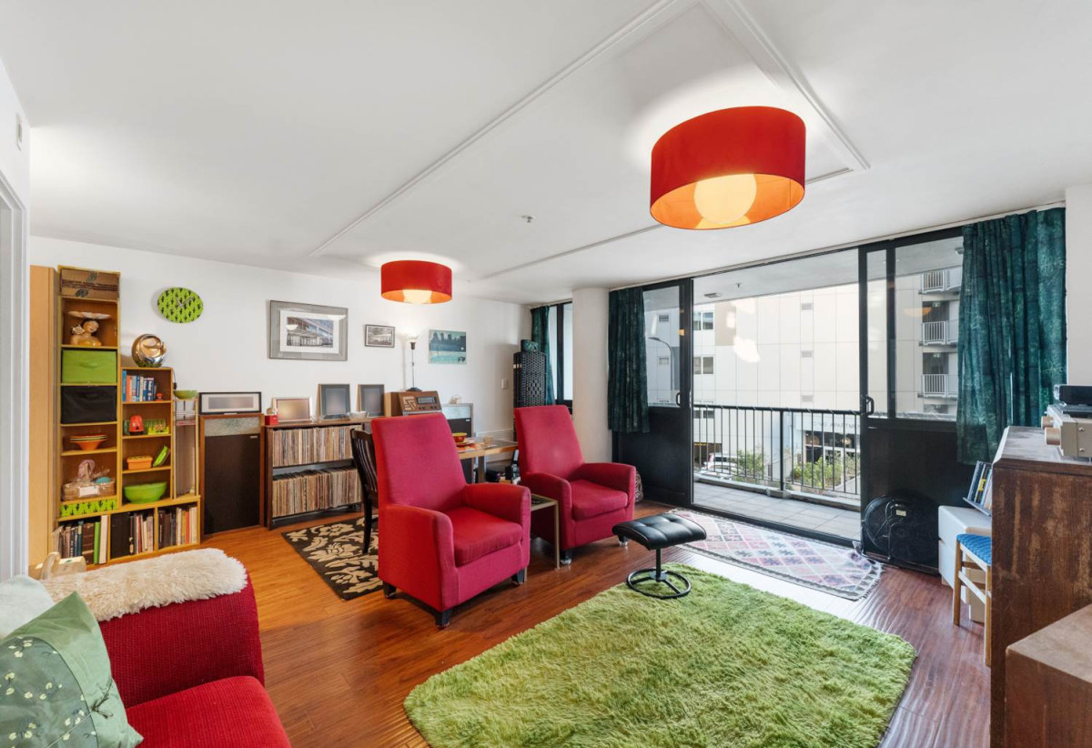 Must sell, Auckland Girls’ Grammar School zone, 61m2 Freehold 1 bed 1 bath apartment with car park, Access to the communal rooftop deck with panoramic harbour, Sky Tower, and city views, Current weekly rental income of $550/p.w, with a fixed term to 15 Feb 2027, 2A/31 Day Street, City Centre, Auckland
