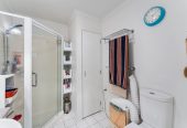 Must sell, Auckland Girls’ Grammar School zone, 61m2 Freehold 1 bed 1 bath apartment with car park, Access to the communal rooftop deck with panoramic harbour, Sky Tower, and city views, Current weekly rental income of $550/p.w, with a fixed term to 15 Feb 2027, 2A/31 Day Street, City Centre, Auckland