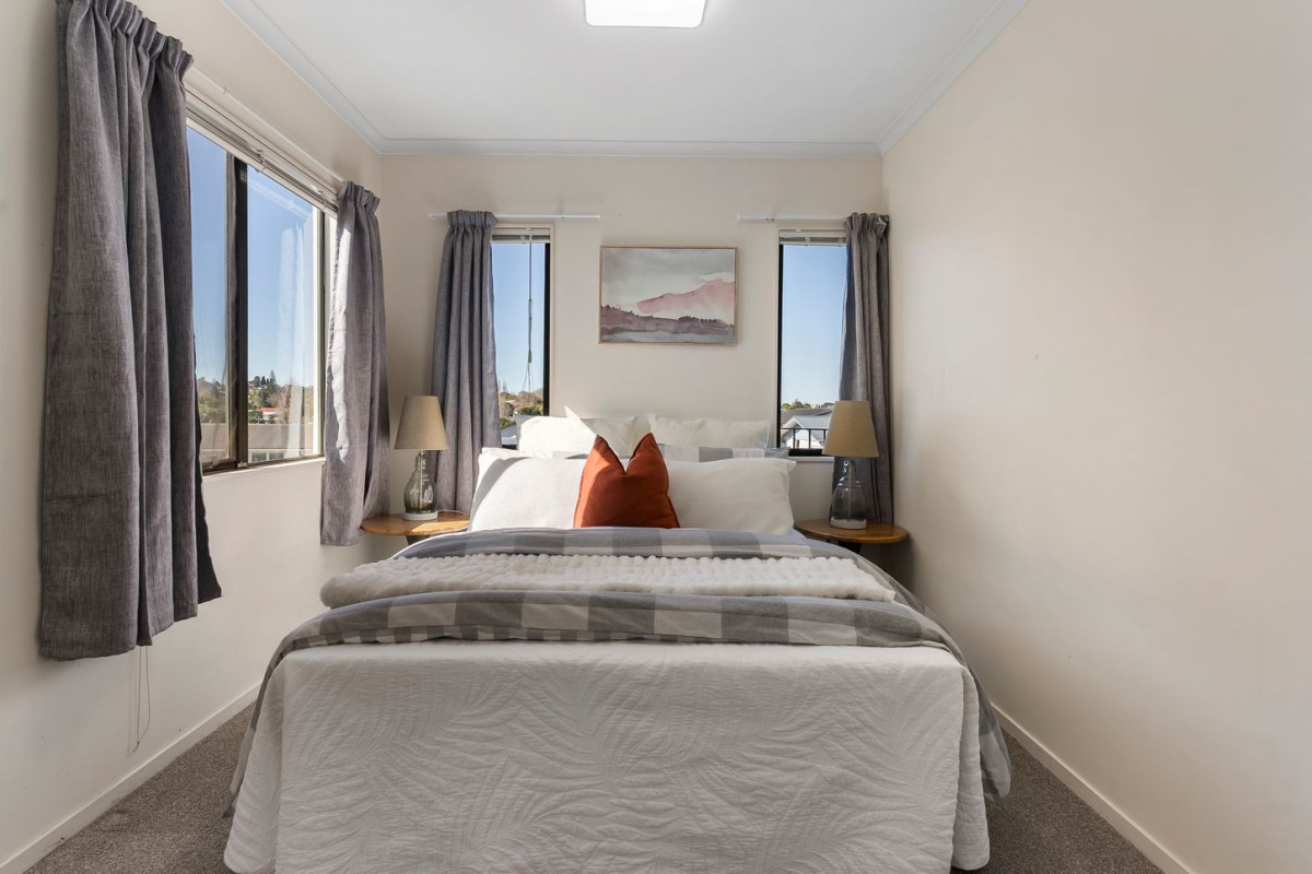 324m2 section, 145m2 Freehold 3 beds 1 bath home with double garage, 1A Eaglen Place, Howick, Auckland