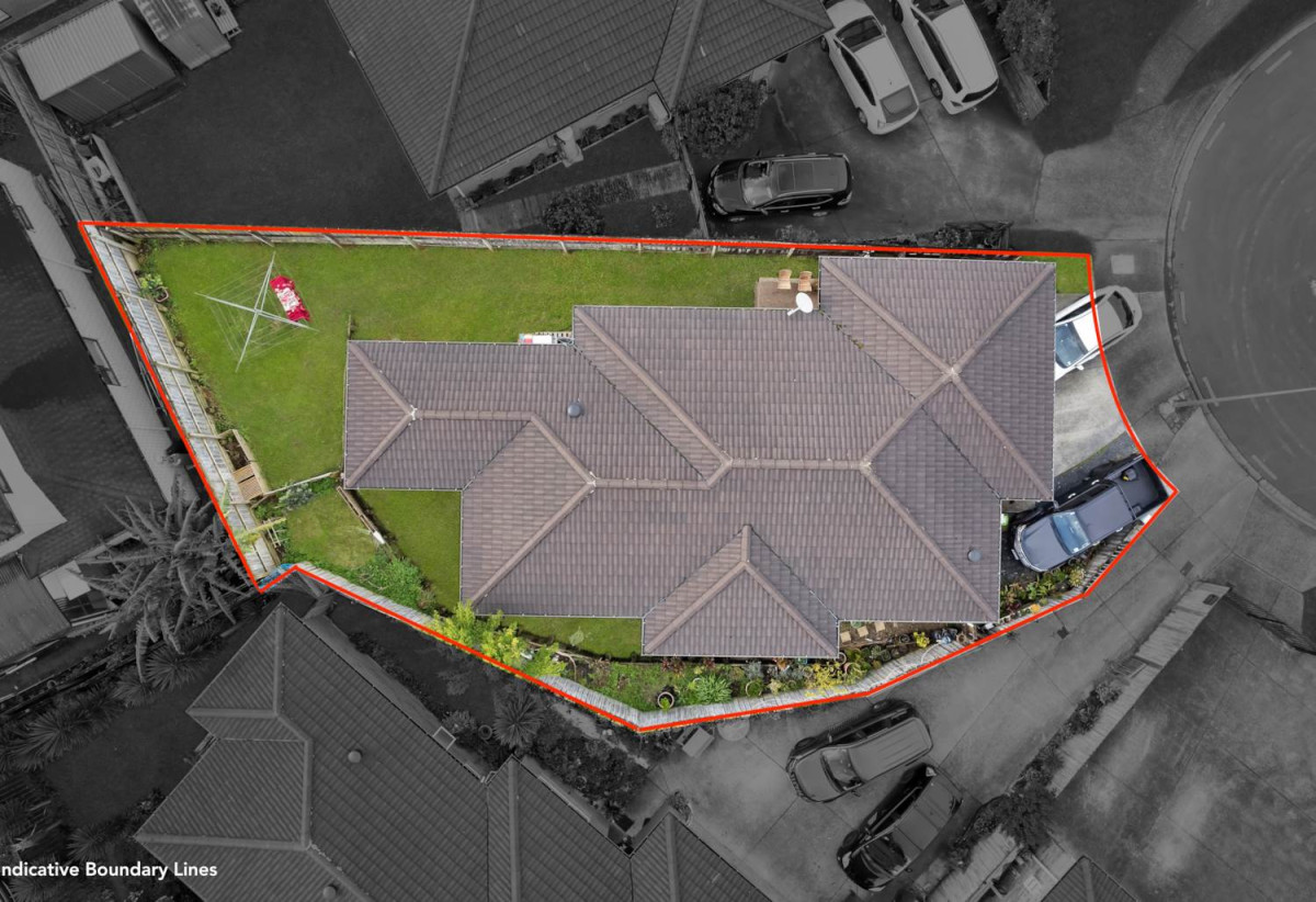 Renovated 3 Years Ago, Brick and tile 4 beds 2 baths house with double garage, 16a Shayla Place, Mangere, Auckland