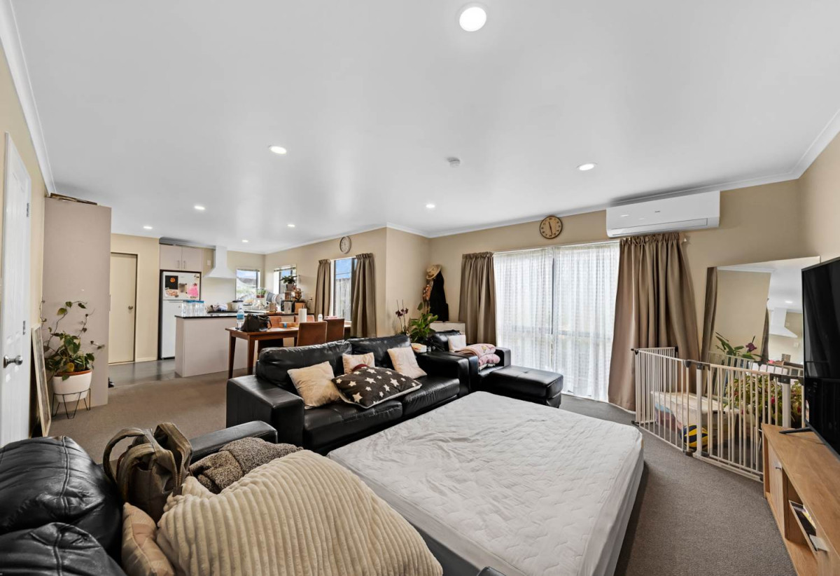 Renovated 3 Years Ago, Brick and tile 4 beds 2 baths house with double garage, 16a Shayla Place, Mangere, Auckland