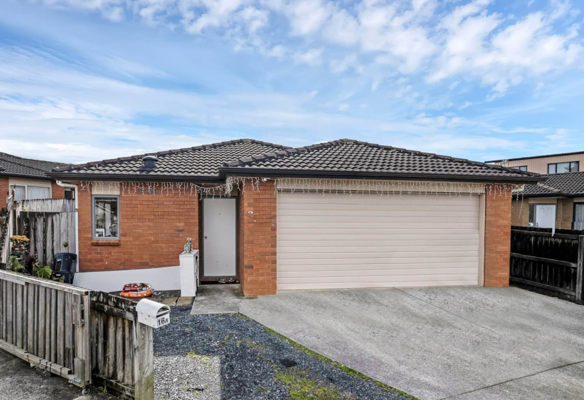 Renovated 3 Years Ago, Brick and tile 4 beds 2 baths house with double garage, 16a Shayla Place, Mangere, Auckland