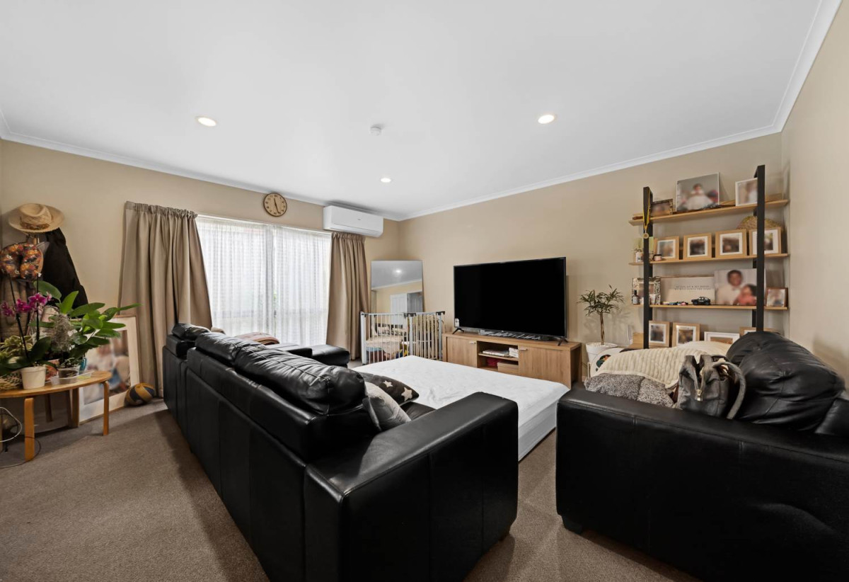 Renovated 3 Years Ago, Brick and tile 4 beds 2 baths house with double garage, 16a Shayla Place, Mangere, Auckland