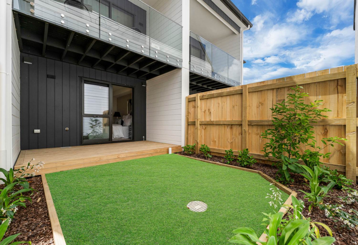 With View, Brandnew freehold 3 beds ( 2 semi-ensuites) 2.5 baths home with car park, 2/73 Glendale Road, Glen Eden, Auckland