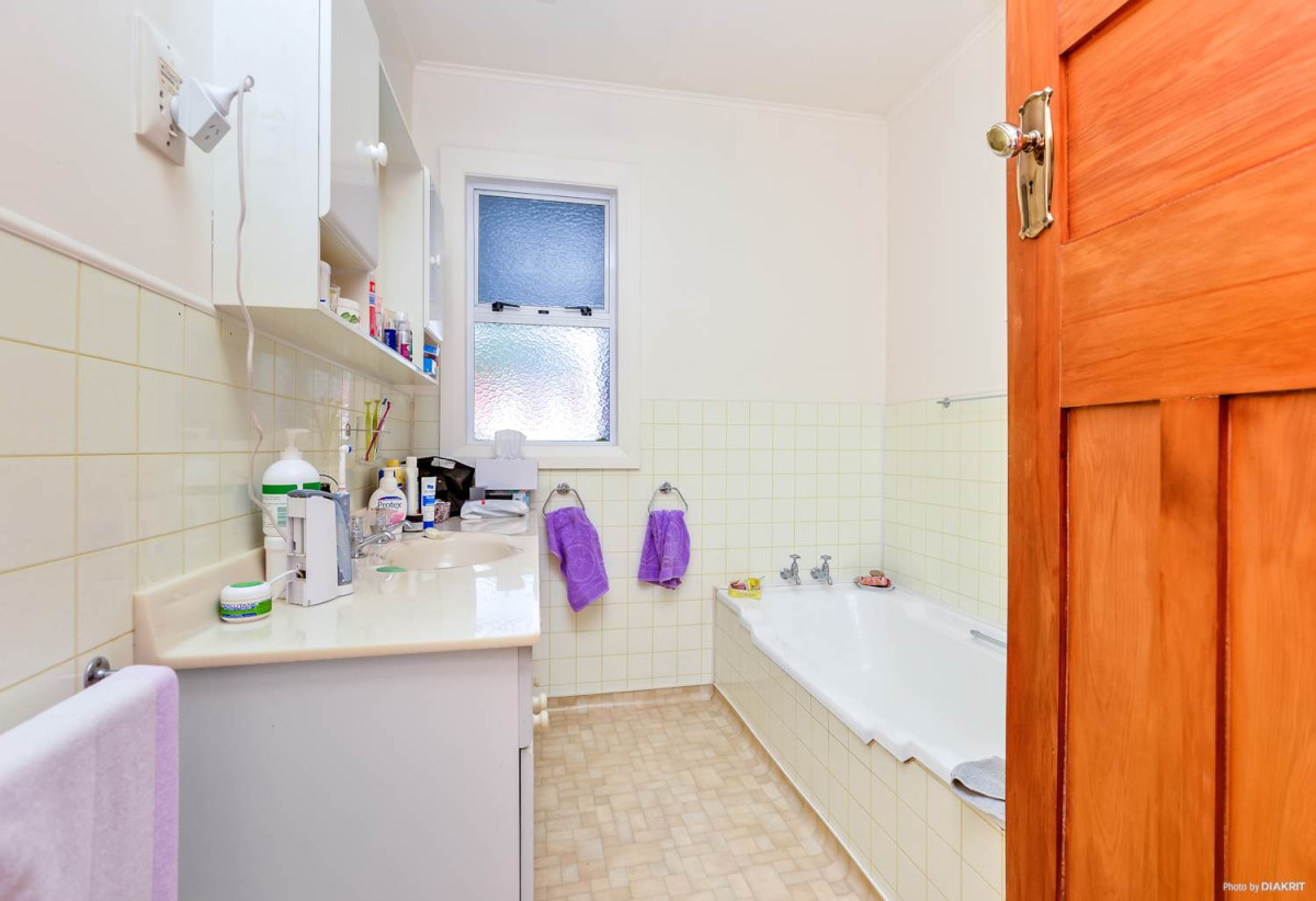 Must Sell, 1464m2 section, RC Approved for 12 units. and each unit comes with onsite parking, 3 beds 1 bath house with carport, 85 Panama Road, Mt Wellington, Auckland