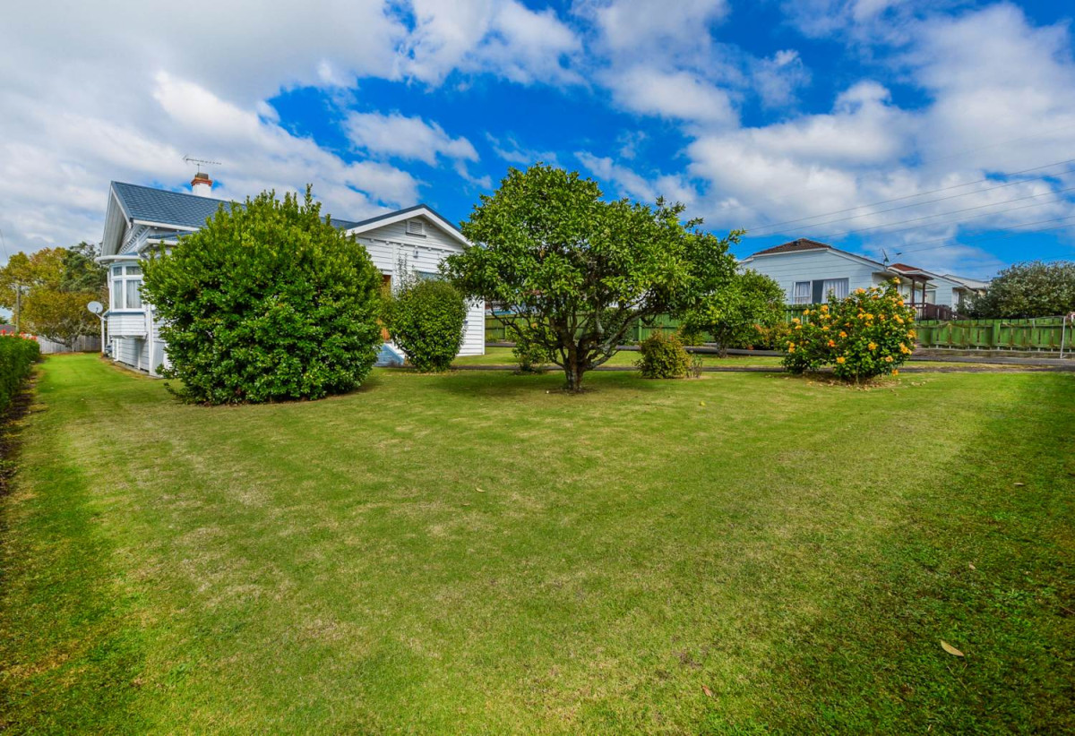 Must Sell, 1464m2 section, RC Approved for 12 units. and each unit comes with onsite parking, 3 beds 1 bath house with carport, 85 Panama Road, Mt Wellington, Auckland