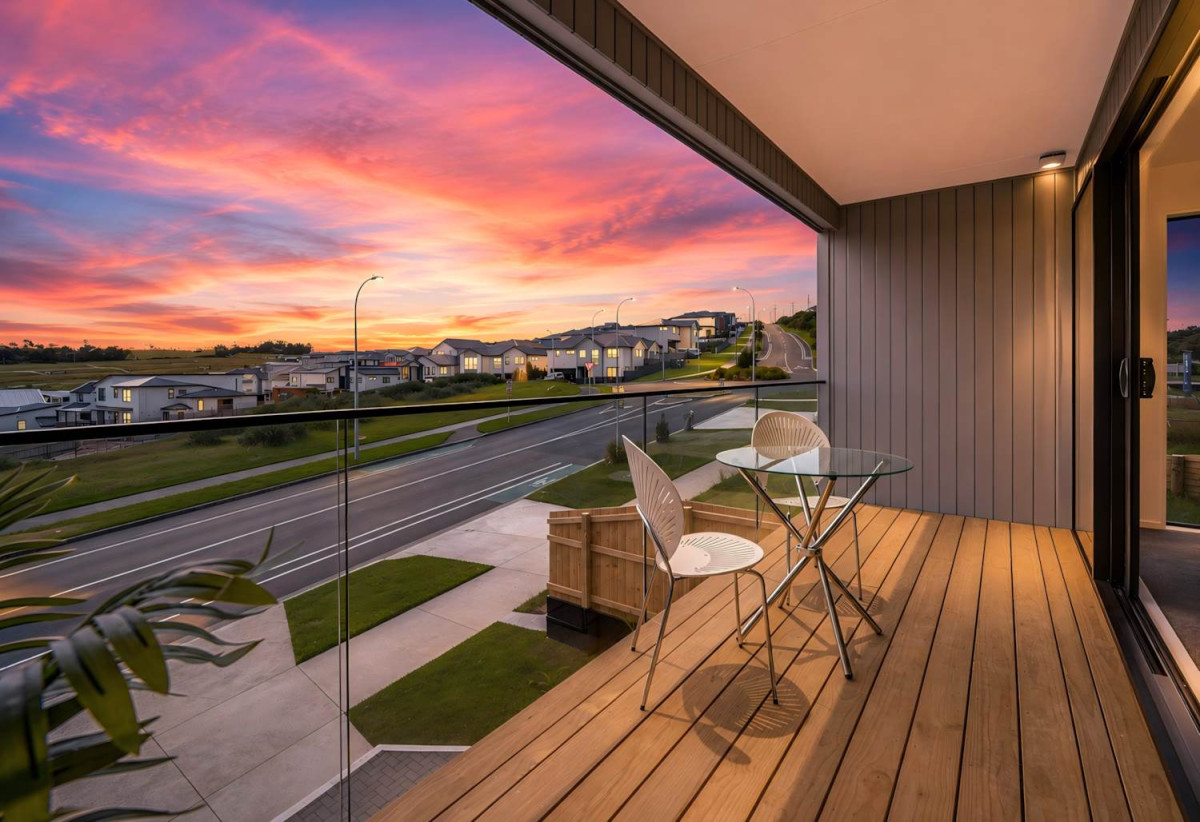 Built by Mars Living Construction and backed by a 10-Year Master Build Guarantee, 227m2 Brandnew 5 beds 3 baths house with double garage on 451m2 section, central air-conditioning, 242B West Hoe Heights, Orewa, Auckland
