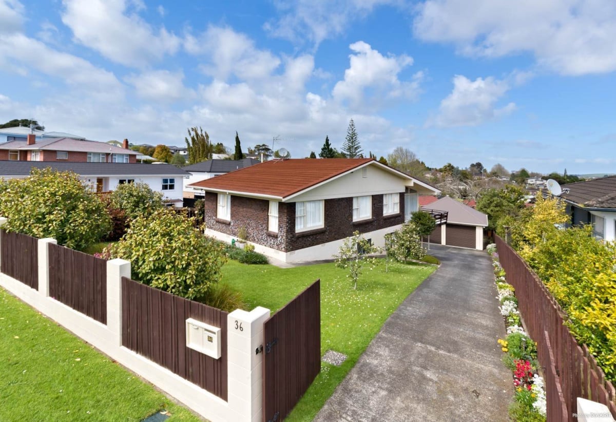 For rent, 5 beds 2 baths house with double garage, available 22nd August, 36 Rodney Street, Howick, Auckland