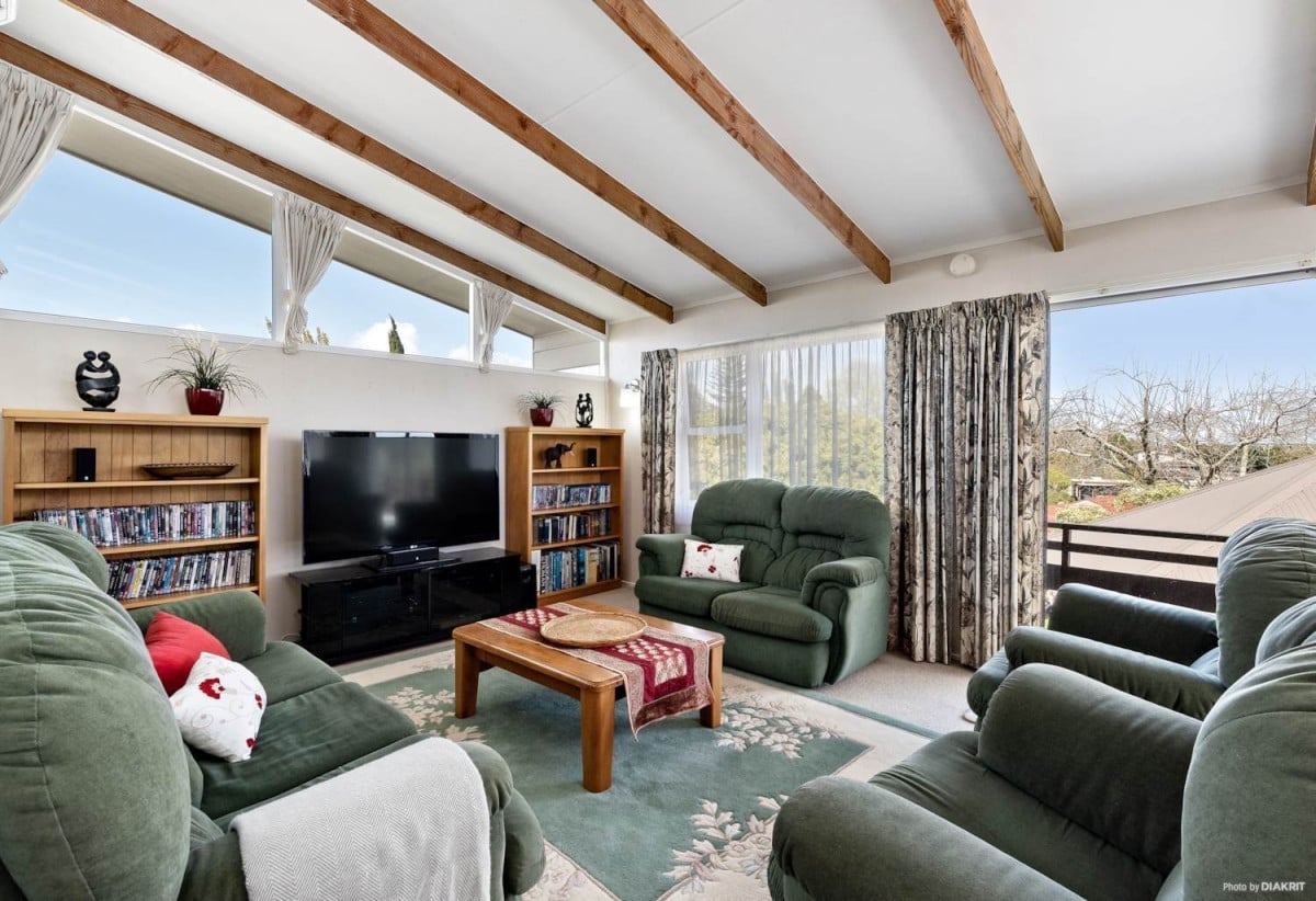 For rent, 5 beds 2 baths house with double garage, available 22nd August, 36 Rodney Street, Howick, Auckland