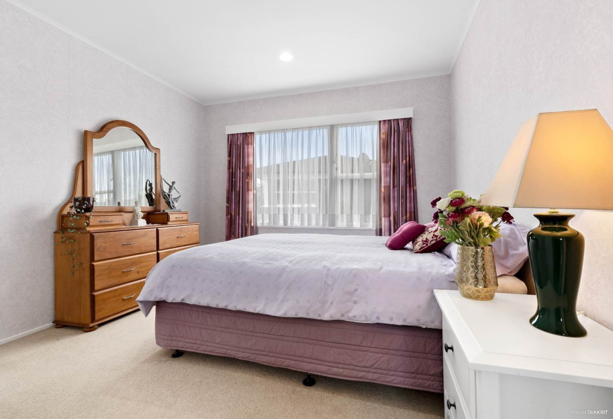 For rent, 5 beds 2 baths house with double garage, available 22nd August, 36 Rodney Street, Howick, Auckland