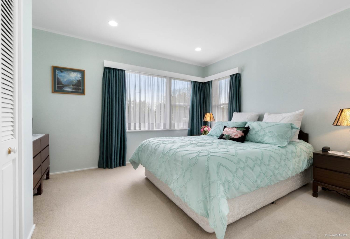 For rent, 5 beds 2 baths house with double garage, available 22nd August, 36 Rodney Street, Howick, Auckland
