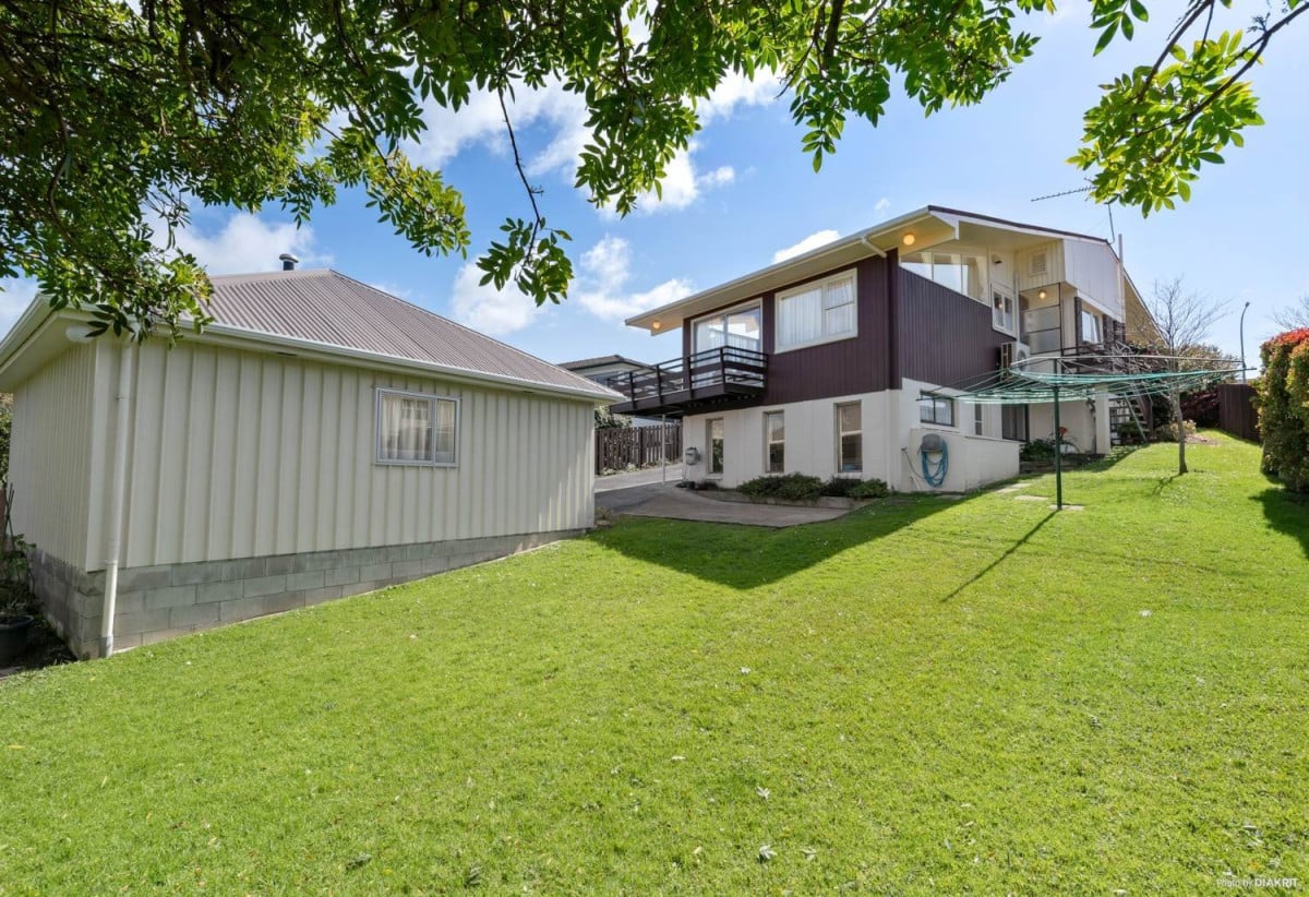 For rent, 5 beds 2 baths house with double garage, available 22nd August, 36 Rodney Street, Howick, Auckland