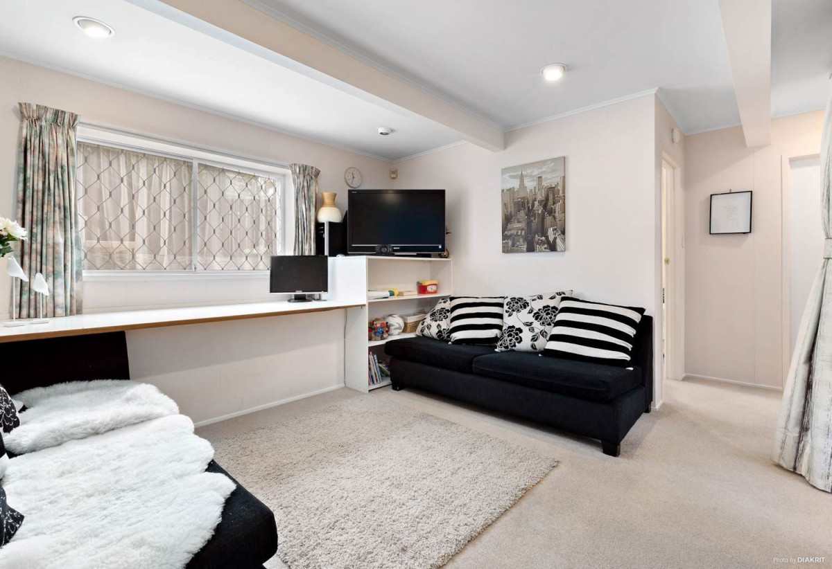 For rent, 5 beds 2 baths house with double garage, available 22nd August, 36 Rodney Street, Howick, Auckland