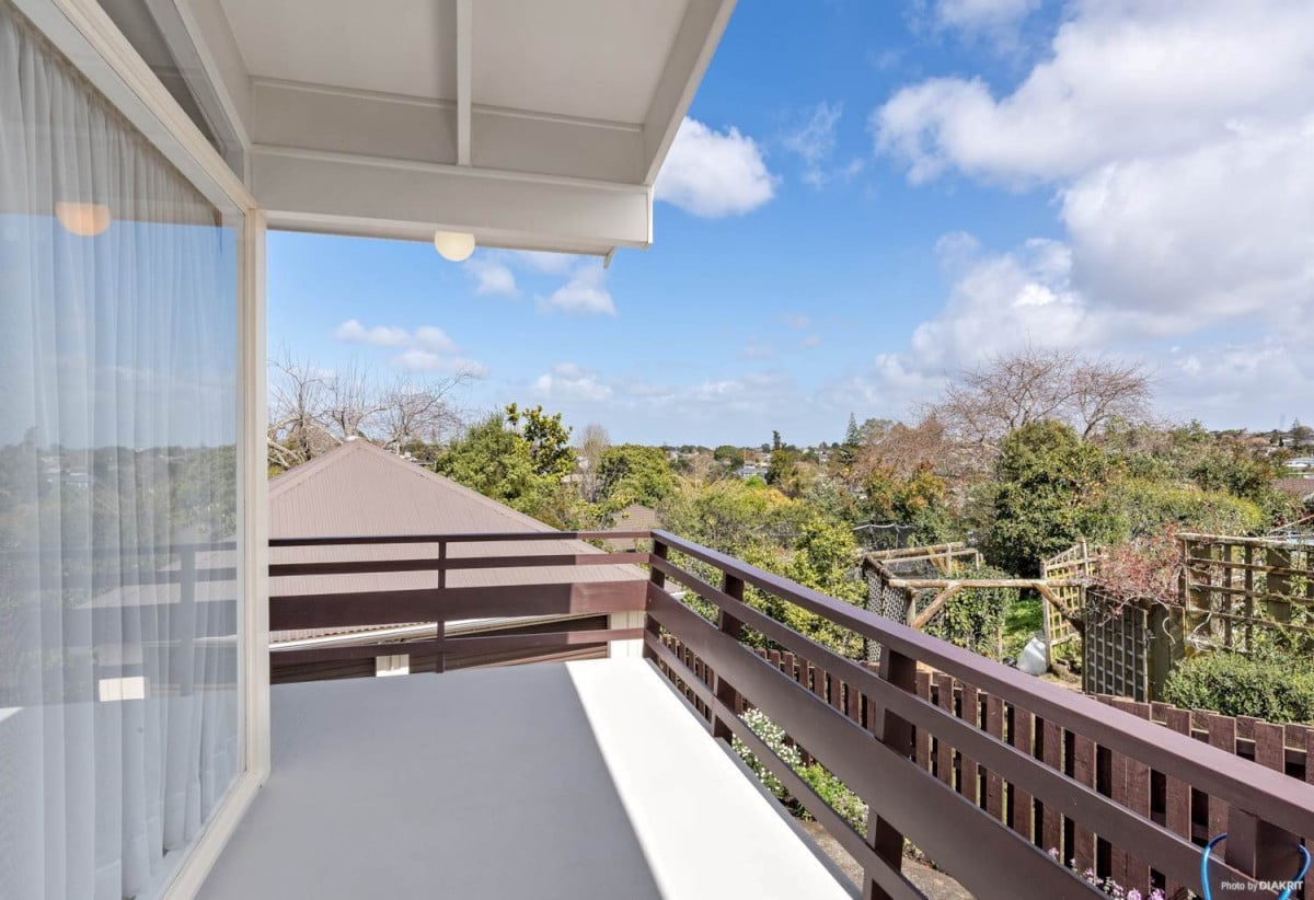 For rent, 5 beds 2 baths house with double garage, available 22nd August, 36 Rodney Street, Howick, Auckland