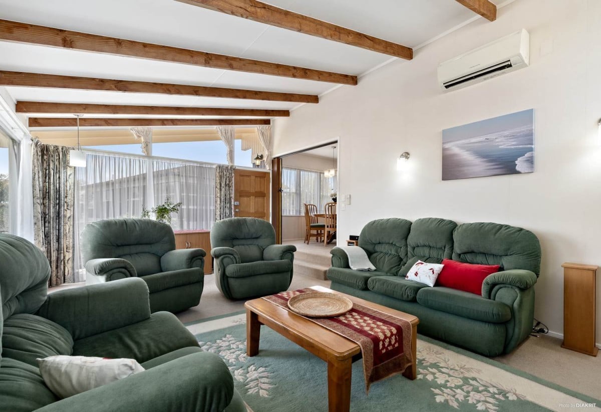 For rent, 5 beds 2 baths house with double garage, available 22nd August, 36 Rodney Street, Howick, Auckland