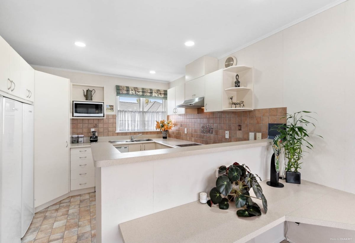 For rent, 5 beds 2 baths house with double garage, available 22nd August, 36 Rodney Street, Howick, Auckland