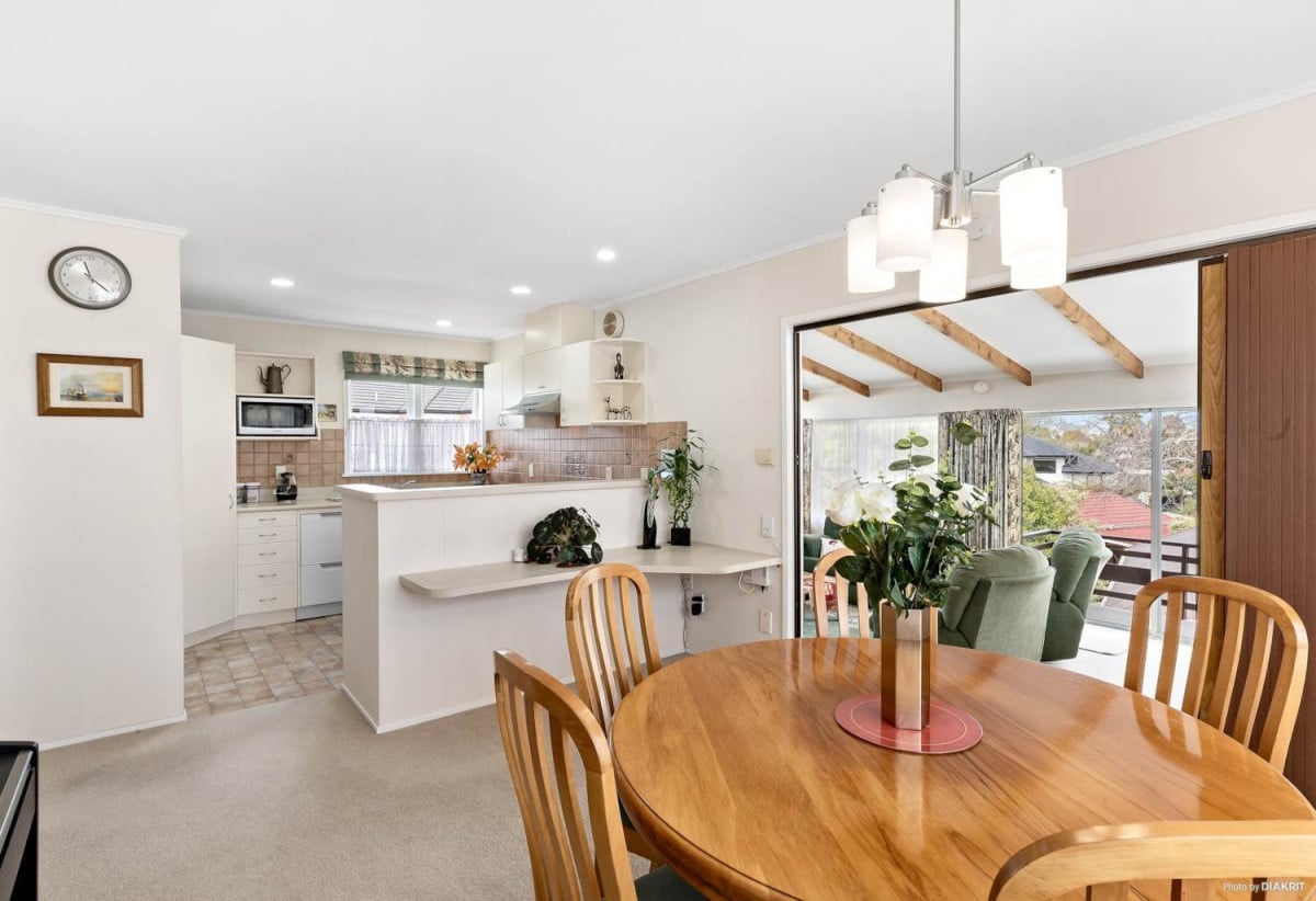 For rent, 5 beds 2 baths house with double garage, available 22nd August, 36 Rodney Street, Howick, Auckland