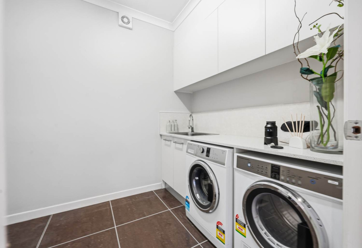 5000m2 section, Mediterranean Luxury, Modern Living, 6 beds 4 baths house with triple garage and 2 beds granny, 1.3 km to Mission Heights Junior College, 15B Regis Lane, Flat Bush, Auckland