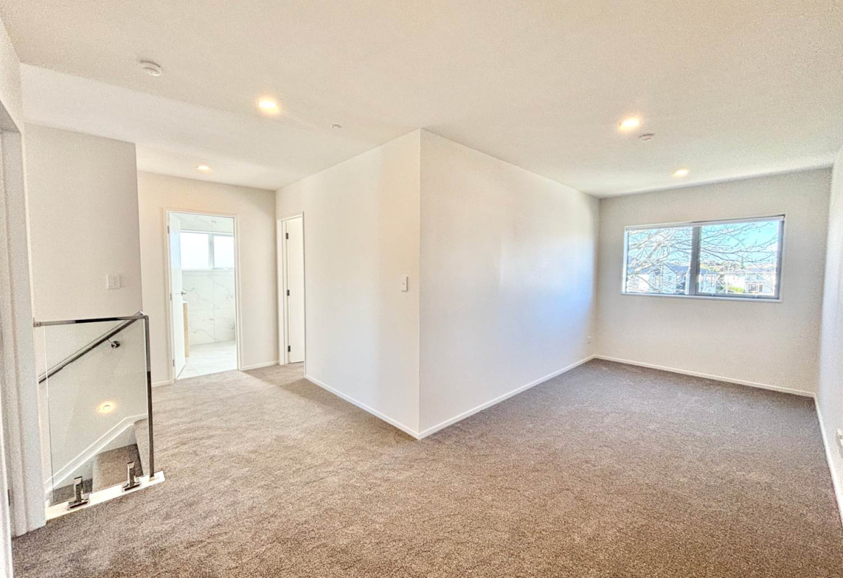 For rent, No smokers, Brandnew 3 beds 2.5 baths townhouse with garage, available now, 1/8 Imatra Place, Sunnyhills, Auckland