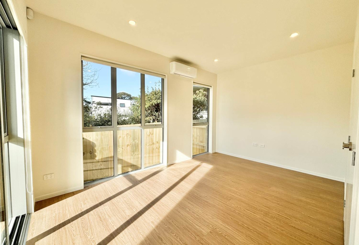 For rent, No smokers, Brandnew 3 beds 2.5 baths townhouse with garage, available now, 1/8 Imatra Place, Sunnyhills, Auckland