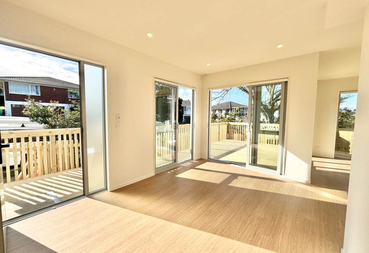 For rent, No smokers, Brandnew 3 beds 2.5 baths townhouse with garage, available now, 1/8 Imatra Place, Sunnyhills, Auckland