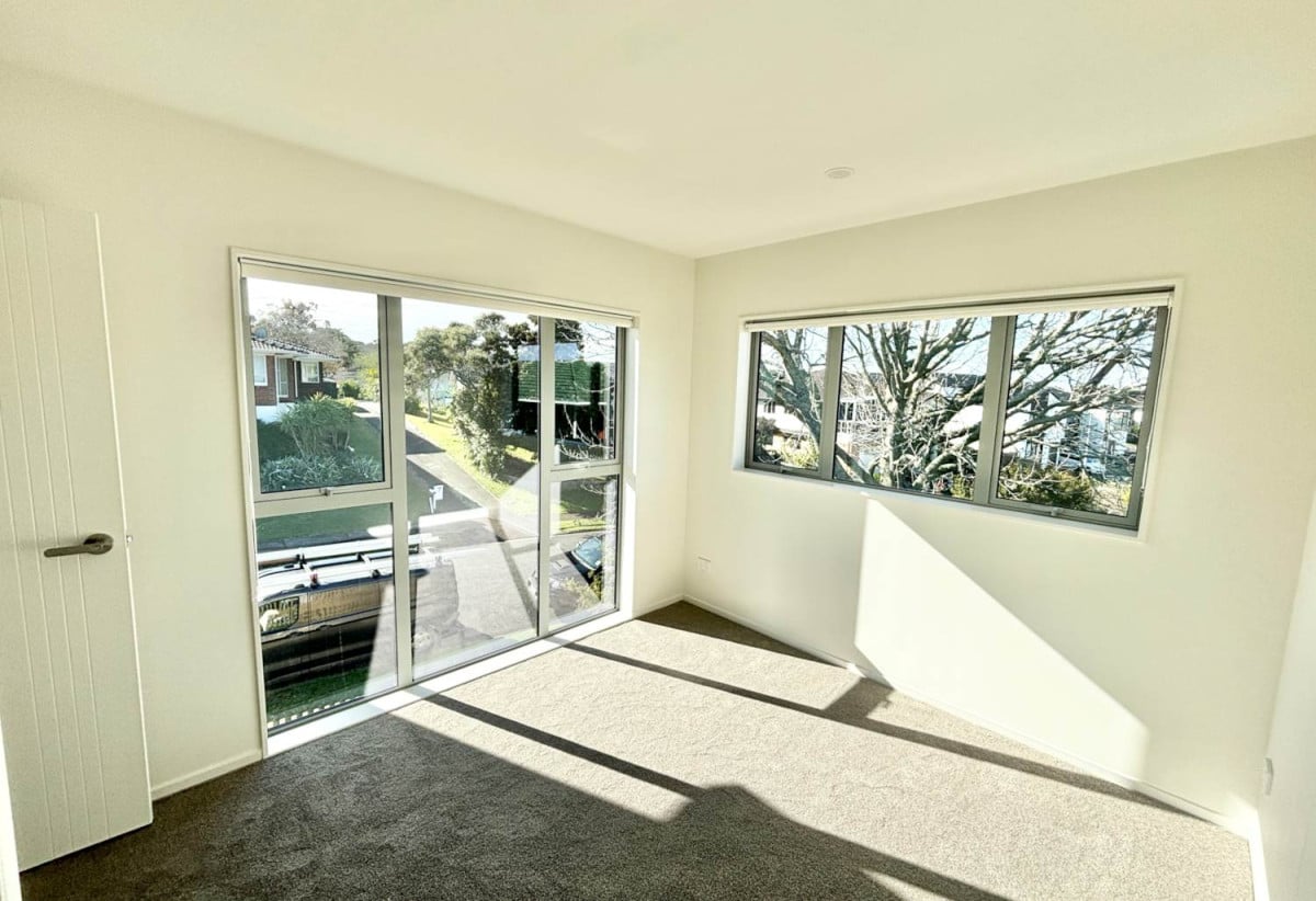 For rent, No smokers, Brandnew 3 beds 2.5 baths townhouse with garage, available now, 1/8 Imatra Place, Sunnyhills, Auckland
