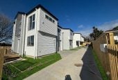 For rent, No smokers, Brandnew 3 beds 2.5 baths townhouse with garage, available now, 1/8 Imatra Place, Sunnyhills, Auckland