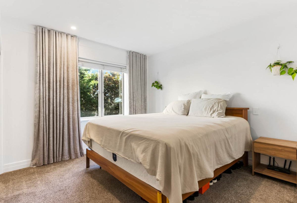 Double Grammar school zone ( AGS and EGGS), Freehold 1 bed 1 bath apartment with car park, Already priced to sell for cash buyers factoring in an upcoming reclad to modernise the building in the near future, 1E/18 Joseph Banks Terrace, Remuera, Auckland