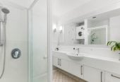 Double Grammar school zone ( AGS and EGGS), Freehold 1 bed 1 bath apartment with car park, Already priced to sell for cash buyers factoring in an upcoming reclad to modernise the building in the near future, 1E/18 Joseph Banks Terrace, Remuera, Auckland
