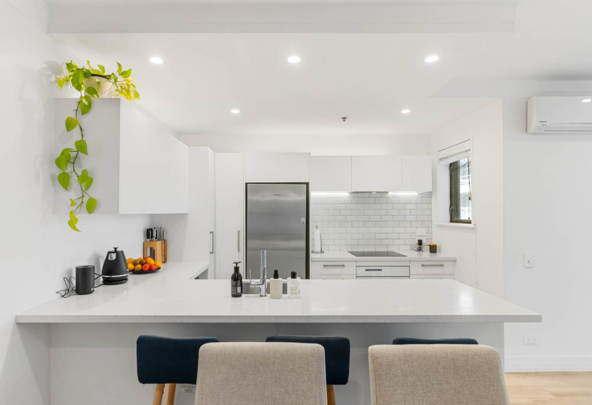 Double Grammar school zone ( AGS and EGGS), Freehold 1 bed 1 bath apartment with car park, Already priced to sell for cash buyers factoring in an upcoming reclad to modernise the building in the near future, 1E/18 Joseph Banks Terrace, Remuera, Auckland