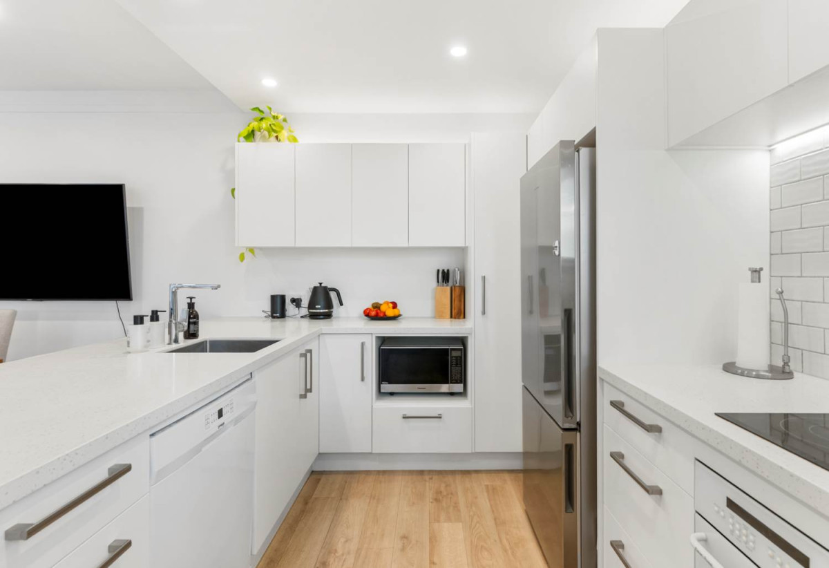 Double Grammar school zone ( AGS and EGGS), Freehold 1 bed 1 bath apartment with car park, Already priced to sell for cash buyers factoring in an upcoming reclad to modernise the building in the near future, 1E/18 Joseph Banks Terrace, Remuera, Auckland