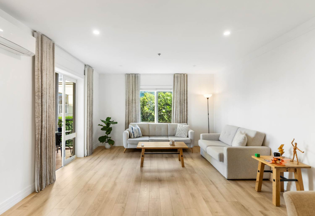 Double Grammar school zone ( AGS and EGGS), Freehold 1 bed 1 bath apartment with car park, Already priced to sell for cash buyers factoring in an upcoming reclad to modernise the building in the near future, 1E/18 Joseph Banks Terrace, Remuera, Auckland