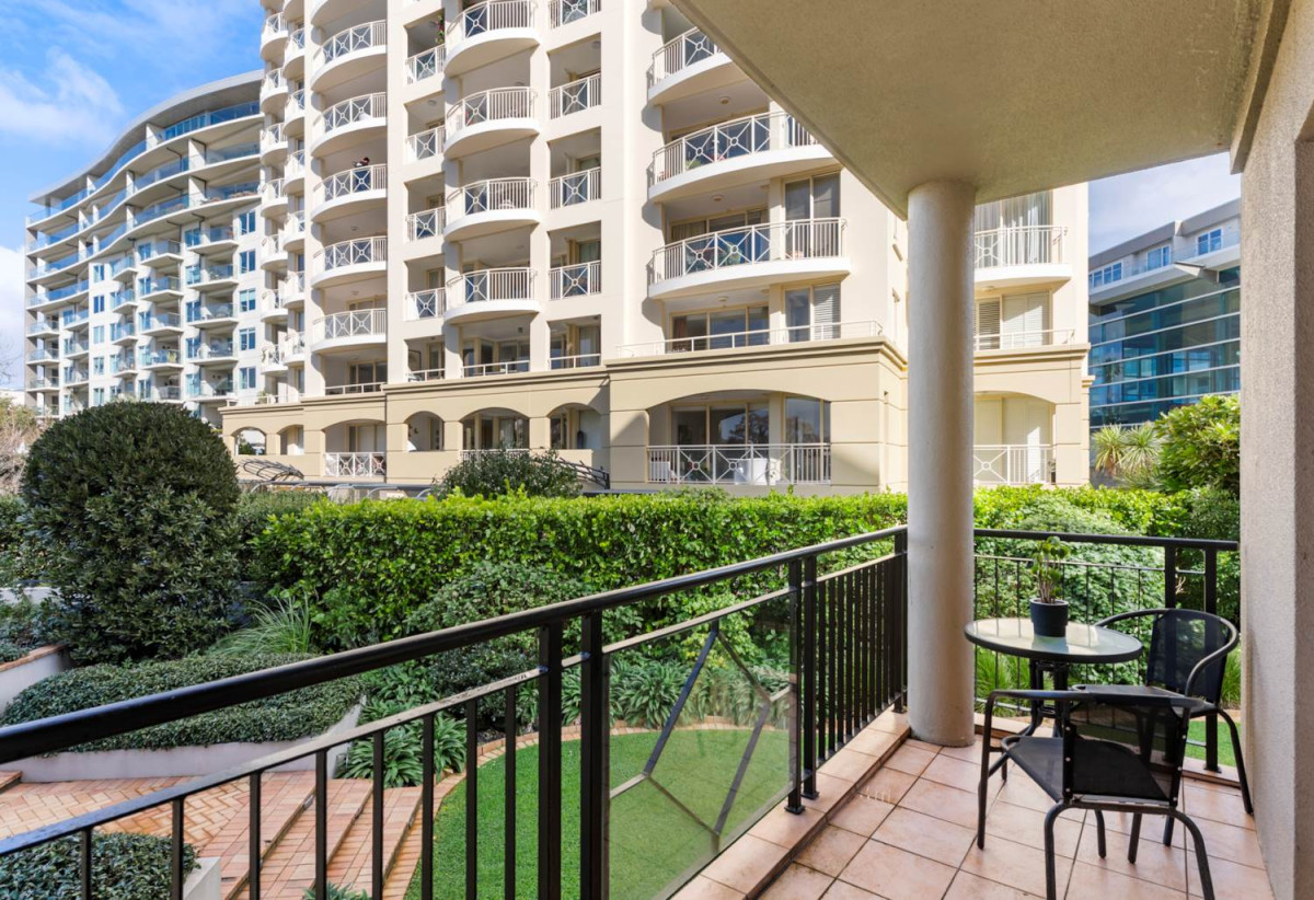 Double Grammar school zone ( AGS and EGGS), Freehold 1 bed 1 bath apartment with car park, Already priced to sell for cash buyers factoring in an upcoming reclad to modernise the building in the near future, 1E/18 Joseph Banks Terrace, Remuera, Auckland