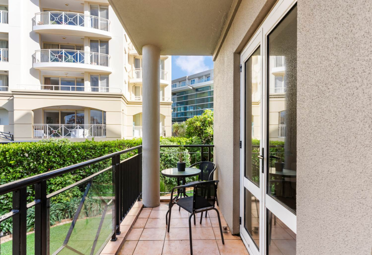 Double Grammar school zone ( AGS and EGGS), Freehold 1 bed 1 bath apartment with car park, Already priced to sell for cash buyers factoring in an upcoming reclad to modernise the building in the near future, 1E/18 Joseph Banks Terrace, Remuera, Auckland