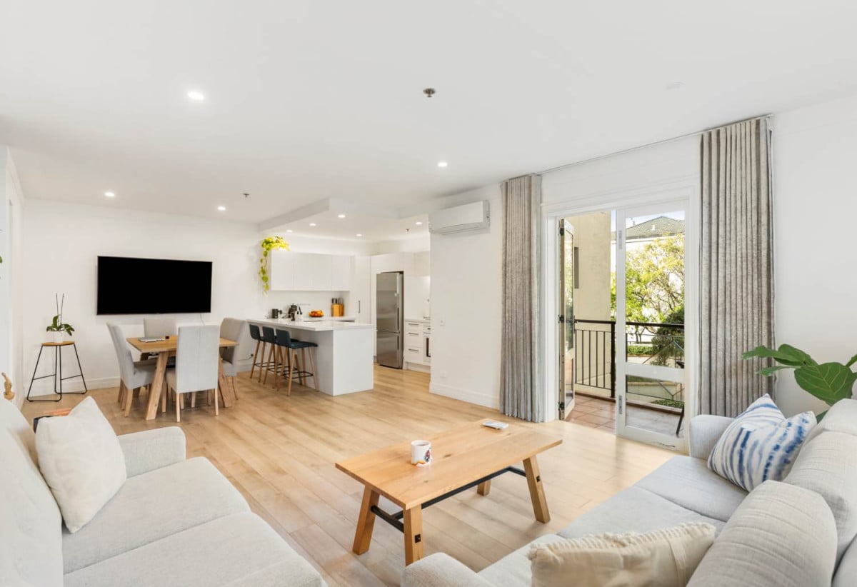 Double Grammar school zone ( AGS and EGGS), Freehold 1 bed 1 bath apartment with car park, Already priced to sell for cash buyers factoring in an upcoming reclad to modernise the building in the near future, 1E/18 Joseph Banks Terrace, Remuera, Auckland