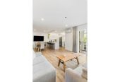 Double Grammar school zone ( AGS and EGGS), Freehold 1 bed 1 bath apartment with car park, Already priced to sell for cash buyers factoring in an upcoming reclad to modernise the building in the near future, 1E/18 Joseph Banks Terrace, Remuera, Auckland