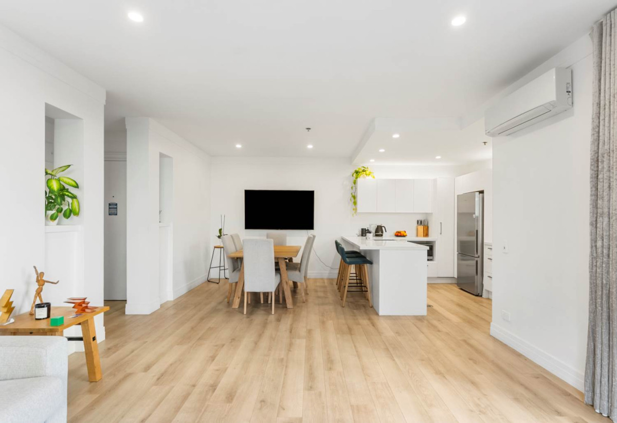 Double Grammar school zone ( AGS and EGGS), Freehold 1 bed 1 bath apartment with car park, Already priced to sell for cash buyers factoring in an upcoming reclad to modernise the building in the near future, 1E/18 Joseph Banks Terrace, Remuera, Auckland