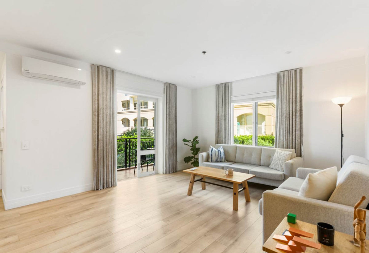 Double Grammar school zone ( AGS and EGGS), Freehold 1 bed 1 bath apartment with car park, Already priced to sell for cash buyers factoring in an upcoming reclad to modernise the building in the near future, 1E/18 Joseph Banks Terrace, Remuera, Auckland