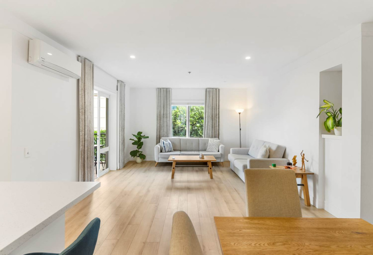 Double Grammar school zone ( AGS and EGGS), Freehold 1 bed 1 bath apartment with car park, Already priced to sell for cash buyers factoring in an upcoming reclad to modernise the building in the near future, 1E/18 Joseph Banks Terrace, Remuera, Auckland