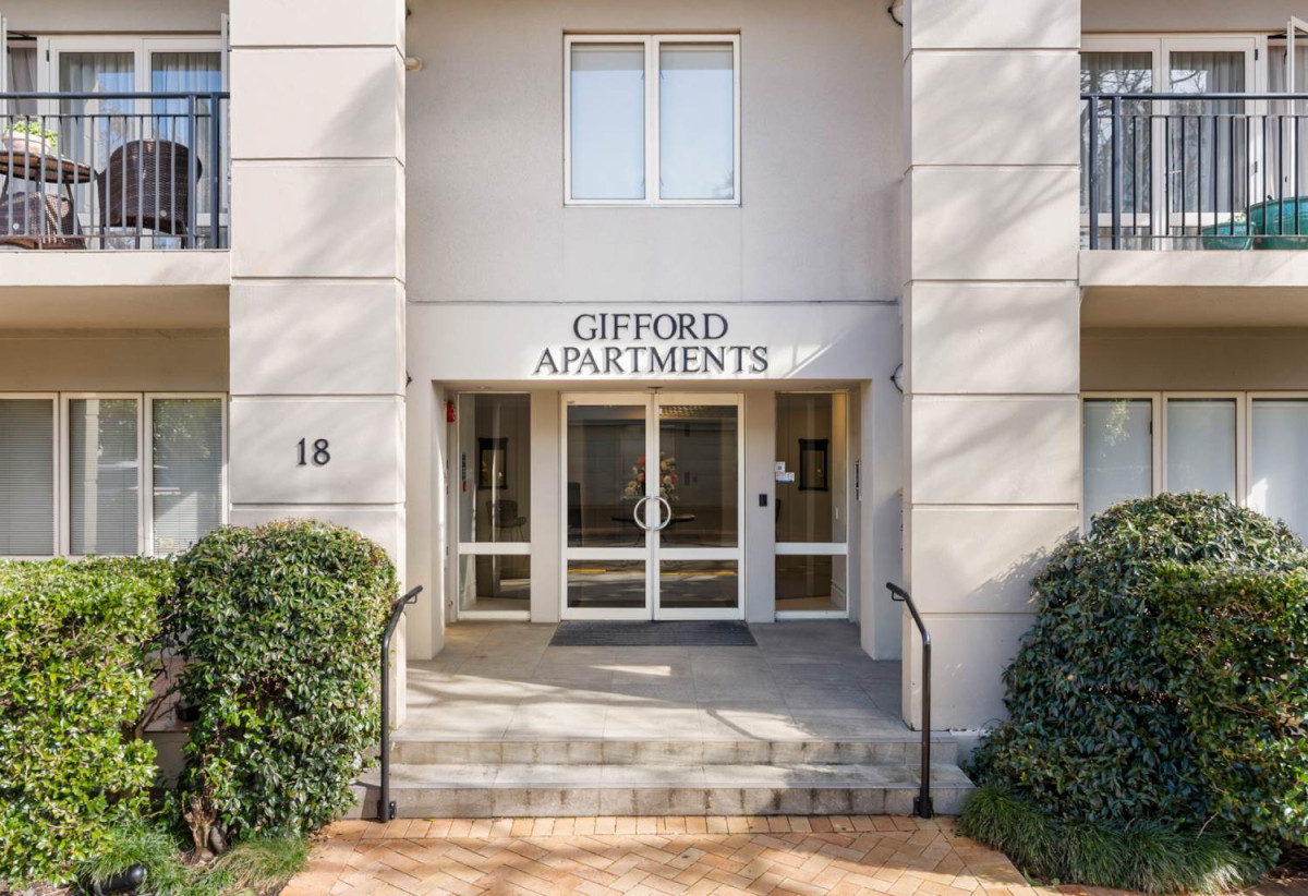 Double Grammar school zone ( AGS and EGGS), Freehold 1 bed 1 bath apartment with car park, Already priced to sell for cash buyers factoring in an upcoming reclad to modernise the building in the near future, 1E/18 Joseph Banks Terrace, Remuera, Auckland