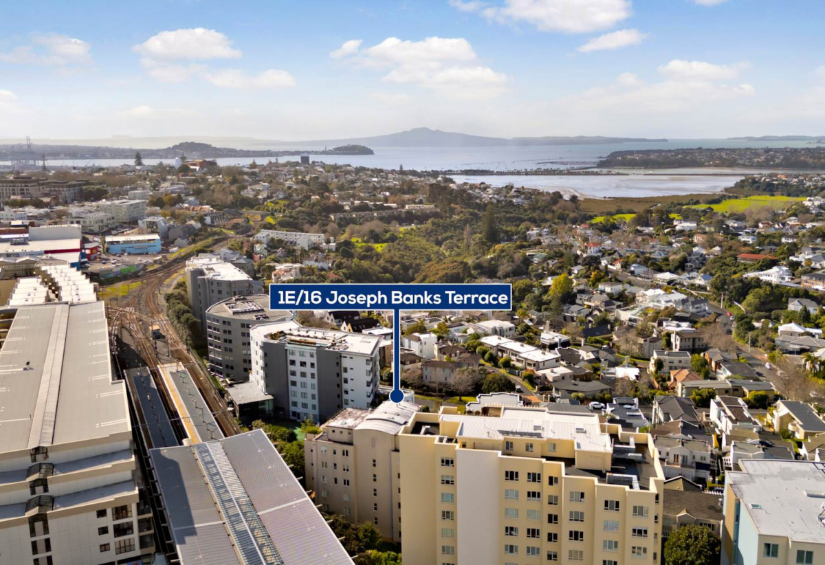 Double Grammar school zone ( AGS and EGGS), Freehold 1 bed 1 bath apartment with car park, Already priced to sell for cash buyers factoring in an upcoming reclad to modernise the building in the near future, 1E/18 Joseph Banks Terrace, Remuera, Auckland