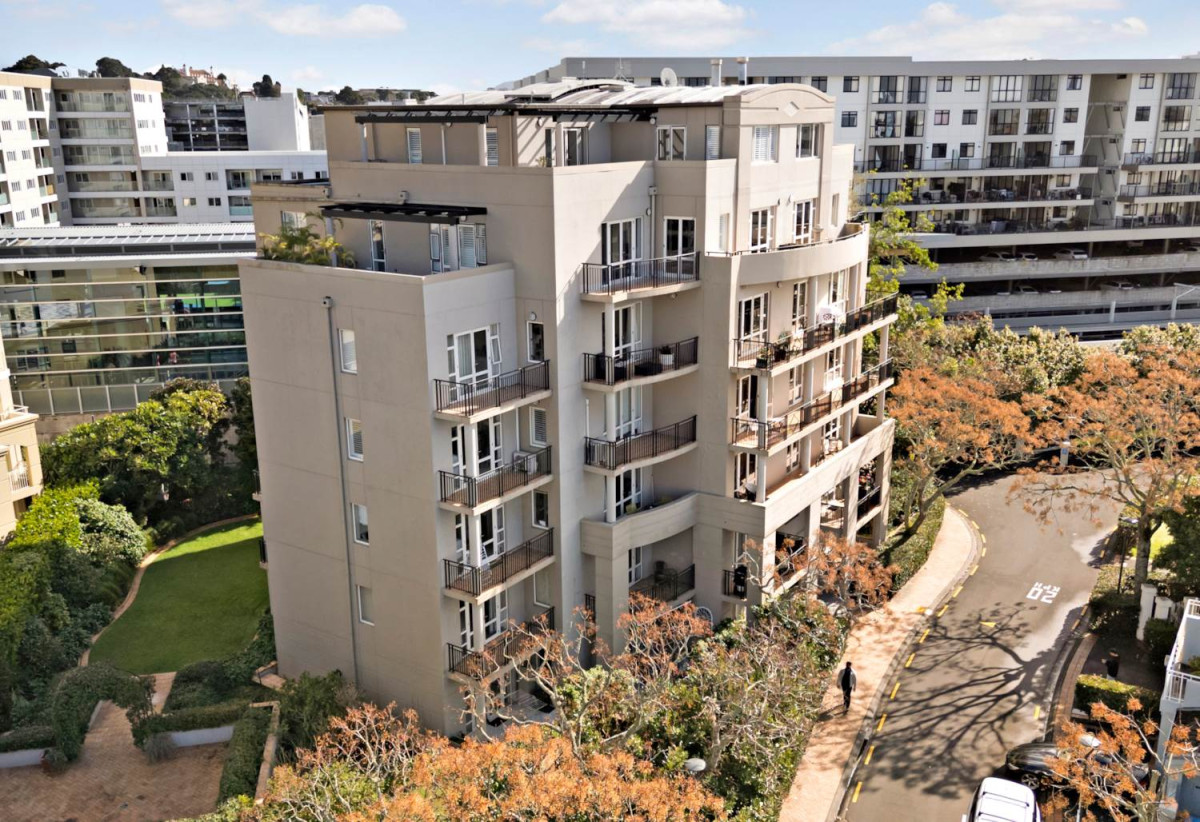 Double Grammar school zone ( AGS and EGGS), Freehold 1 bed 1 bath apartment with car park, Already priced to sell for cash buyers factoring in an upcoming reclad to modernise the building in the near future, 1E/18 Joseph Banks Terrace, Remuera, Auckland