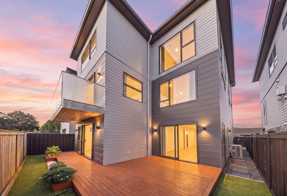 Standalone 5 beds (3 ensuites) 4 baths home with garage, 1 ensuite ground floor, 102B Symonds Street, Royal Oak, Auckland