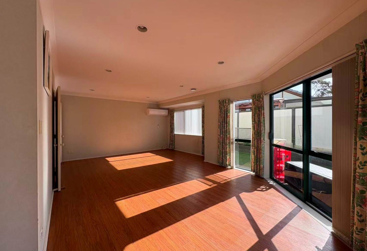 For rent, 4 beds 3 baths house with double garage, available 14th August, 23B Penruddocke Road, Half Moon Bay, Auckland