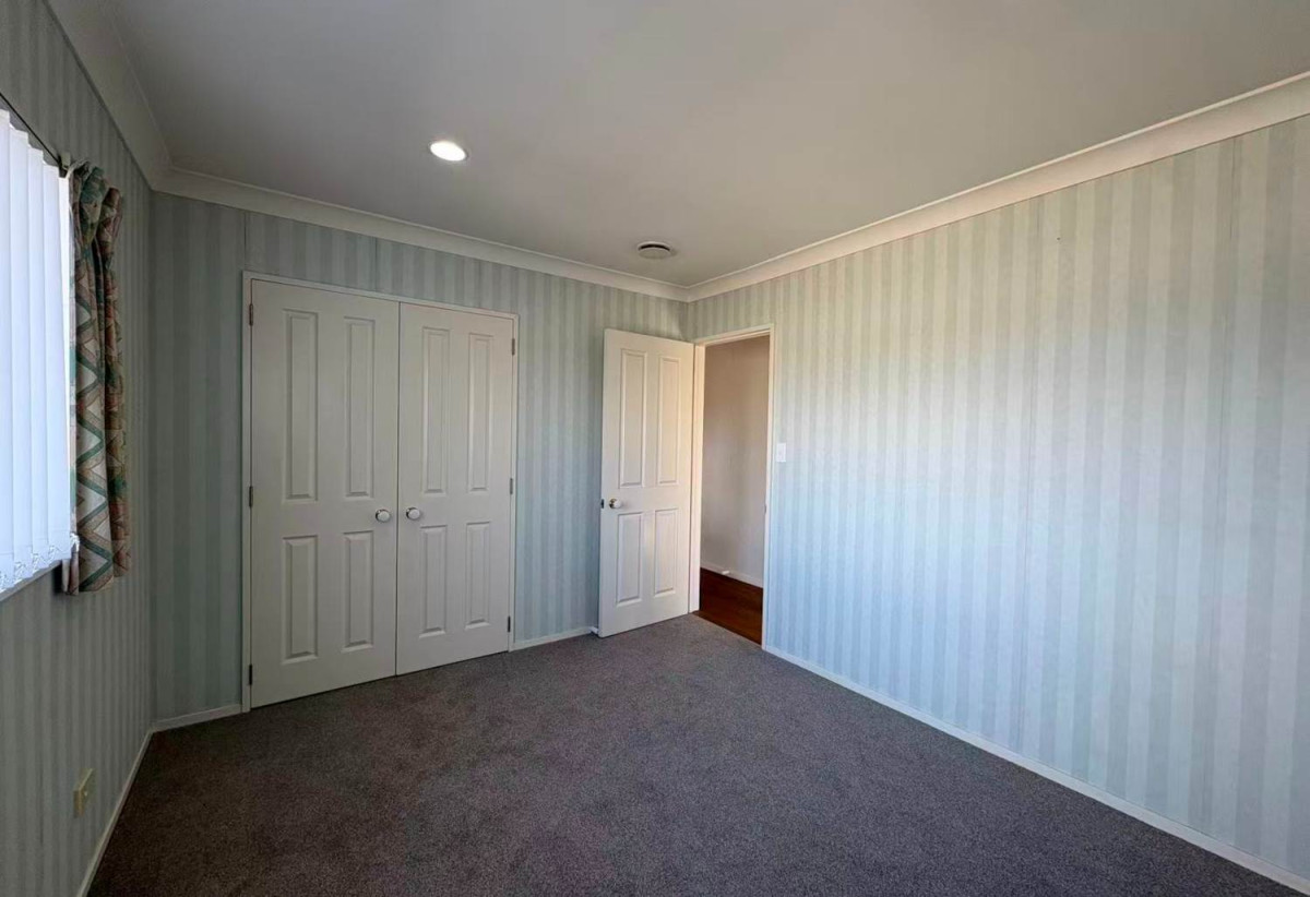 For rent, 4 beds 3 baths house with double garage, available 14th August, 23B Penruddocke Road, Half Moon Bay, Auckland