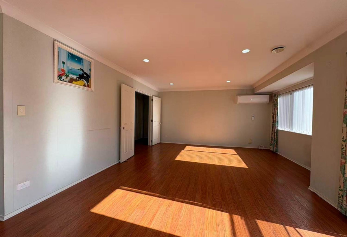 For rent, 4 beds 3 baths house with double garage, available 14th August, 23B Penruddocke Road, Half Moon Bay, Auckland