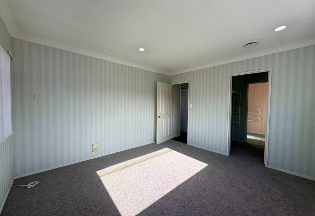 For rent, 4 beds 3 baths house with double garage, available 14th August, 23B Penruddocke Road, Half Moon Bay, Auckland