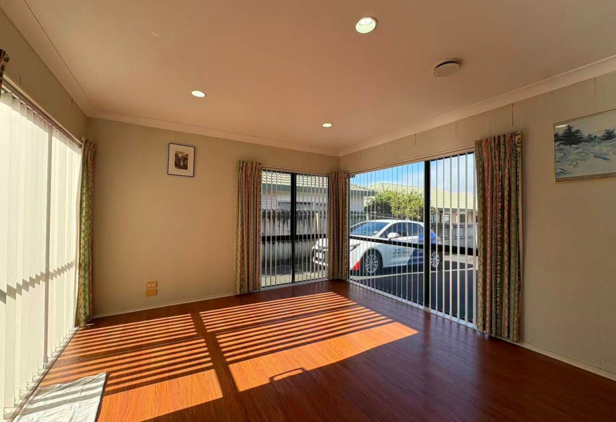 For rent, 4 beds 3 baths house with double garage, available 14th August, 23B Penruddocke Road, Half Moon Bay, Auckland